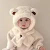 Nuevo gorro de invierno para niños, cálido y lindo, con un pequeño diseño de panda, material de felpa, unisex, engrosado para mayor calidez, con protección para las orejas integrada, y diseñado para mantener a los niños abrigados en climas fríos.