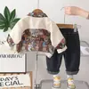 Conjunto de Jaqueta de Couro Duas Peças para Meninos com Lapelas de Cor Contrastante, Jacquard de Animal Cartoon e Design Patchwork, Adequado para Primavera e Outono, Roupa Infantil da Moda