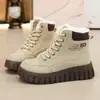 Sapatos femininos de algodão, coleção de inverno 2026, forrados com fleece para aquecimento, espessados, botas estilo Martin de cano alto, novos sapatos casuais estilosos e versáteis, KT2509