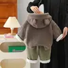 Conjunto de chaqueta con capucha de felpa de oso cálida y gruesa para niños con cremallera de huella de pata bordada linda y pantalón jogger forrado de felpa