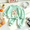 Conjunto casual fresco estilo coreano para niñas, primavera y otoño, sudadera con estampado de dibujos animados para niños pequeños y pantalones jogger, conjunto suelto de dos piezas para bebés