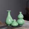 Juego de tres piezas de jarrón pequeño de celadón de Longquan, cerámica, simple, creativo, decoración para sala de estar, florero, adornos pequeños para el hogar chino
