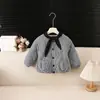 Jaqueta matelassê xadrez preto e branco para meninas, novo estilo outono/inverno, casaco de algodão espesso para bebês, jaqueta de algodão quente para crianças com gola de laço