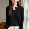 Nuevo suéter de punto de cuello en V con múltiples botones para otoño e invierno, de manga larga, abotonado, color liso, suave y acogedor, diseño elegante, top de capa base