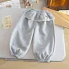 Pantalones casuales tipo linterna para niñas, nueva colección de otoño 2026, pantalones hasta el tobillo con ribete de encaje para bebés, ropa exterior elegante y moderna
