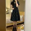 2024 Nuevo vestido negro floral francés dulce de cuello cuadrado para mujer, moda de verano, vestido entallador a la cintura