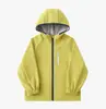 Ropa Infantil de Primavera y Otoño Chaqueta Softshell con Capucha Elástica a Prueba de Agua y Viento Cárdigan para Exteriores Traje de Montañismo Chaqueta Infantil En Stock Venta al por Mayor