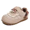 Tênis esportivos infantis, novos modelos de outono, tênis versáteis para meninas, sapatos casuais estilo coreano para meninas jovens, sapatos macios com sola para bebês