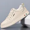 Otoño 2026 Nuevo Zapatos Deportivos Casuales de Cuero Hechos a Mano para Hombre Zapatillas Versátiles Transpirables de Cuero Genuino para Hombre 7081
