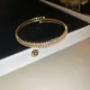 Pulseira Aberta Europeia e Americana Transfronteiriça de Zircônia Cravejada de Diamantes Pulseira Elegante de Alto Nível de Luxo Leve Nicho Versátil Joias da Moda para Mulheres