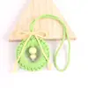 Colgante de Anillo de Madera Tejido de Color Accesorios para Mochila Escolar Venta al por Mayor Colgante de Anillo de Madera Colgante de Hilo de Algodón Juguete de Confort Colgante para Cochecito de Bebé