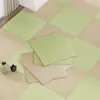 Alfombra Autoadhesiva sin Pegamento para Oficina, Dormitorio, Sala de Estar, Cama para Gatear Mascotas, Cobertura Total Cuadrada Antideslizante, Alfombrilla de Piso de Empalme, Terciopelo