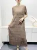 Vestido de Bolo Patchwork com Franjas Cor Sólida de Alto Padrão Novo Estilo 2026 para Mulheres, Vestido Curto Elegante com Pregas Longas de Verão que Reduz a Idade