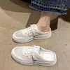 Zapatos de verano nuevos y versátiles para mujer con suela gruesa para uso casual diario, 2026 zapatos blancos transpirables de moda que aumentan la altura para mujer