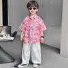 Conjunto de Verano para Niños 2026 Estilo Nuevo Camisa Rosa Floral Elegante para Niños Pantalones a Prueba de Mosquitos de Manga Corta Conjunto de Dos Piezas