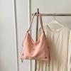 Design Sense Butterfly Bolsa de Grande Capacidade Feminina 2024 Verão Nova Moda Bolsa de Ombro All-match Estilo Ocidental Mochila Distinta