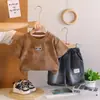 Traje de Verão para Meninos 2025 Novo Estilo Bebê Verão Bebê Crianças Roupas de Criança Manga Curta Shorts Conjunto de Duas Peças Bonito e Moderno