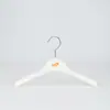 Percha de Plástico Negro Colgador de Ropa para Pantalones Venta al por Mayor Tienda de Ropa Percha Especial para Ropa Colgador de Ropa para el Hogar Tendedero Sin Costuras Logo de Niños