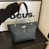 2025 Nuevo Bolso Presbópico de Otoño e Invierno Bolso Tote de Gran Capacidad de un Solo Hombro Bolso de Mujer Admite Venta al por Mayor por Lotes Mixtos Grandes