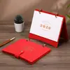Calendario de Escritorio de Cuero Año del Caballo 2026 Caja de Regalo, Personalizable con Logo, Adecuado para Decoración de Oficina de Negocios, Caja de Regalo de Calendario y Cuaderno, Caballo Dorado