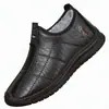 Zapatos slip-on para hombre más vendidos de otoño e invierno con forro de felpa, engrosados para abrigar, antideslizantes, adecuados para el uso diario, zapatos de algodón para hombres de mediana edad en stock