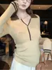 Tricô Coreano Retro de Manga Longa com Gola Polo Colorida Contrastante para Mulheres no Outono Design Emagrecedor com Visual Slim e Estiloso Top para Usar por Baixo