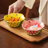 Cuenco pequeño irregular de sandía con cara sonriente pintado a mano de fábrica, cuenco de ensalada de cerámica para uso doméstico, cuenco para cenar, vajilla linda de color bajo vidriado