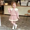 Conjunto de suéter para meninas, nova coleção outono/inverno, com detalhes intrincados em renda, vestido de tricô, suéter fofo de urso, vestido de princesa, estilo coreano