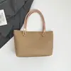 Bolso de Hombro con Personalidad Moderno y Elegante, Bolso Tote Simple de Color Sólido de Tendencia con Superficie Suave, Bolso de Mano Nuevo Modelo 2025