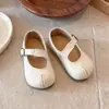 Novos Sapatos Infantis Outono 2026 para Meninas Pequenas, Sapatos de Princesa Retro da Moda, Versáteis Sapatos Individuais de Couro para Meninas Estilo Coreano
