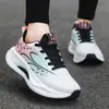 Sapatos Masculinos 2025 Sapatos Femininos Transfronteiriços Novos Malha Respirável Solado Macio Tênis Leve Tendência Estudante Casual Sapatos Esportivos