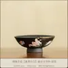 Cerámica negra pintada a mano, lirios en tinta lisa, tazas de té ribeteadas en oro, tazas de maestro y tazas cónicas - exquisitos juegos de té de cerámica para una refinada ceremonia de té de la tarde