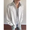 Camisa masculina listrada com retalhos, estilo duas peças falsas, de manga comprida, um design moderno e estiloso para primavera e outono, com corte relaxado e casual.