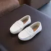 Mocassins infantis de calçar, sapatos de couro camurça, novos sapatos pequenos de couro estilo retrô britânico, sapatos costurados antiderrapantes