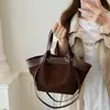 Bolso vintage de terciopelo de gran capacidad para mujer, nuevo bolso de mano versátil de otoño 2026, bolso de hombro para ir al trabajo súper popular