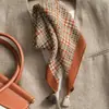 Bufanda Cuadrada de Lino y Algodón 70% Hecha a Mano con Cuadros de Café Bufanda de Seda para Mujer Estilo Coreano Protector de Cuello Bufanda Pequeña Pañuelo Fino para la Cabeza Bufanda de Terciopelo