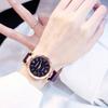 Reloj rojo súper popular en línea para estudiantes femeninas, tendencia de moda coreana simple, resistente al agua, con tono agitado y estrella, reloj para mujer.