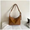 Bolsa de Ombro Feminina Nova Moda Couro Oleado e Encerado Transfronteiriça para Comércio Exterior, Bolsa de Ombro Retro de Aparência Sofisticada, Bolsa de Grande Capacidade para o Dia a Dia