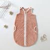 Saco de dormir de doble cara de forro polar coral para otoño e invierno, edredón a prueba de patadas para recién nacidos, pijama cálido de color sólido para bebé