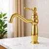 Torneira de cobre puro banhada a ouro antigo estilo europeu toda em cobre quente e frio de alavanca única furo único rotativa para lavatório