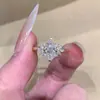 Anillo de Fuegos Artificiales Brillantes Más Vendido de Xiaohongshu para Mujer, Anillo de Dedo Índice de Lujo de Gama Alta para Nicho, Joyería Exquisita, Venta al por Mayor de Una Pieza