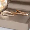 Pendientes Asimétricos en Forma de V Dorados Champagne de Moda Populares en Aliexpress con Microincrustaciones de Diamante Blanco Pendientes Exquisitos Versátiles Europeos y Americanos