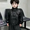 Jaqueta de Couro Casual Moda Estilo Coreano para Meninos Jaqueta Curta Nova para Primavera e Outono Estilo Motociclista Infantil Gola Alta Jaqueta Retro Legal Bonita