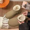 Botas de Neve Femininas Inverno 2026 Novas Impermeáveis Antiderrapantes Solado Grosso Aumento de Altura Grandes Sapatos de Algodão Forro de Lã Aconchego Espesso Sapatos Fofos
