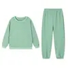 Conjunto de Duas Peças Outono e Inverno 2025 Novo Europeu e Americano Roupas Femininas Top de Gola Redonda com Mangas Longas e Padrão Trançado e Calça Leggings 9918