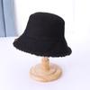 Sombrero de pescador de doble cara de celebridad de internet para mujer otoño e invierno Nuevo Sombrero de cubo de pana con símbolo de letra D estándar Sombrero de cubo cálido de lana de cordero transfronterizo