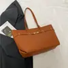 2025 Nova Moda Outono e Inverno Bolsa de Ombro Axila de Nicho Alta Qualidade Grande Capacidade Bolsa Carteiro Bolsa Tote para Viagem para Mulheres