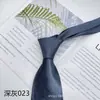 Venda Direta do Fabricante Ponto de Venda Gravata Lisa de Poliéster 8cm Gravata Social com Várias Cores Gravata no Atacado