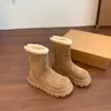 Botas de nieve cortas de algodón para mujer 2026, nuevo estilo de felpa, botas cálidas de suela gruesa, versátiles, que aumentan la altura, engrosadas para el invierno