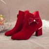 A fusão perfeita entre o clássico e a tendência, mostrando a elegância feminina! Botas de camurça de inverno de salto grosso